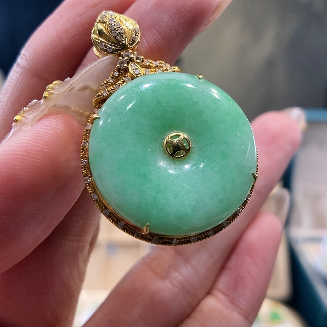 翡翠吊坠(不含链)18K金镶嵌平安扣