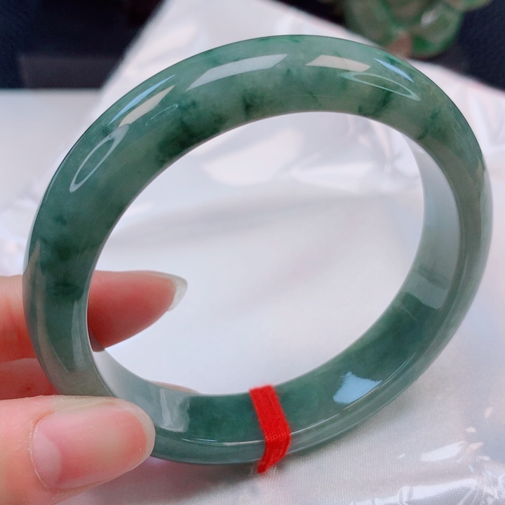 翡翠手镯未镶嵌56圈