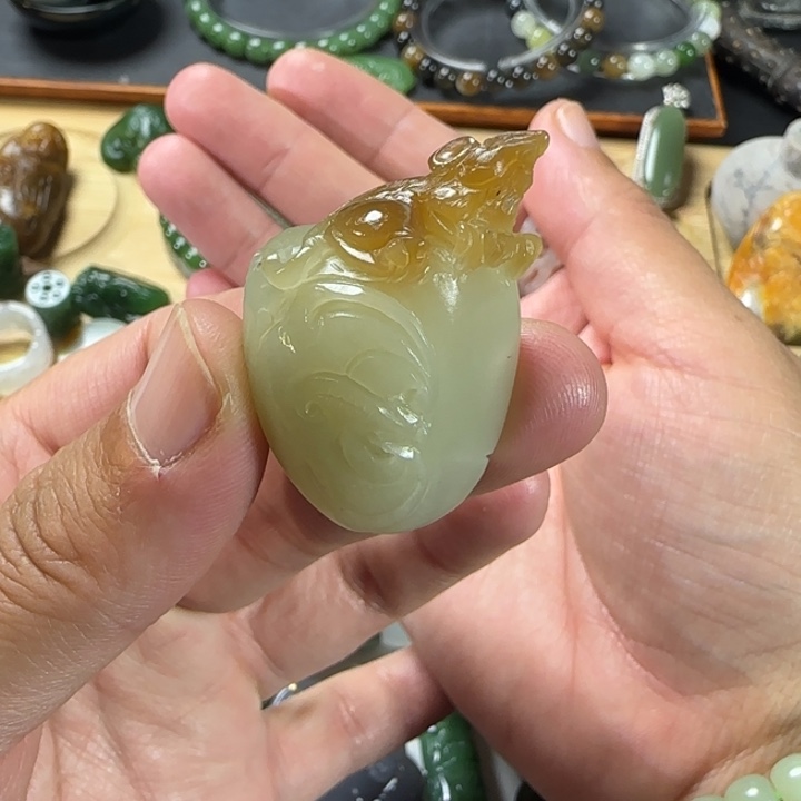 和田玉未镶嵌颈饰定制