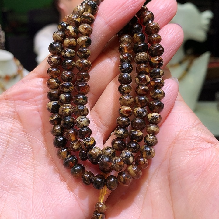 琥珀裸石未镶嵌花