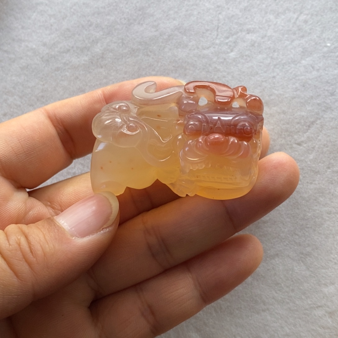 石英质玉（黄龙玉）未镶嵌颈饰需要包容有层纹