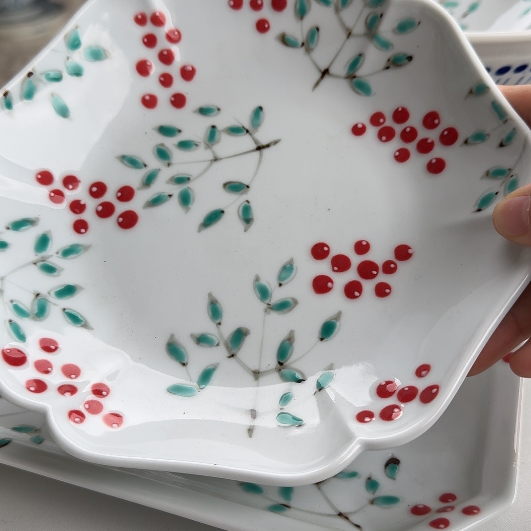 瓷片红豆17厘米葵型盘