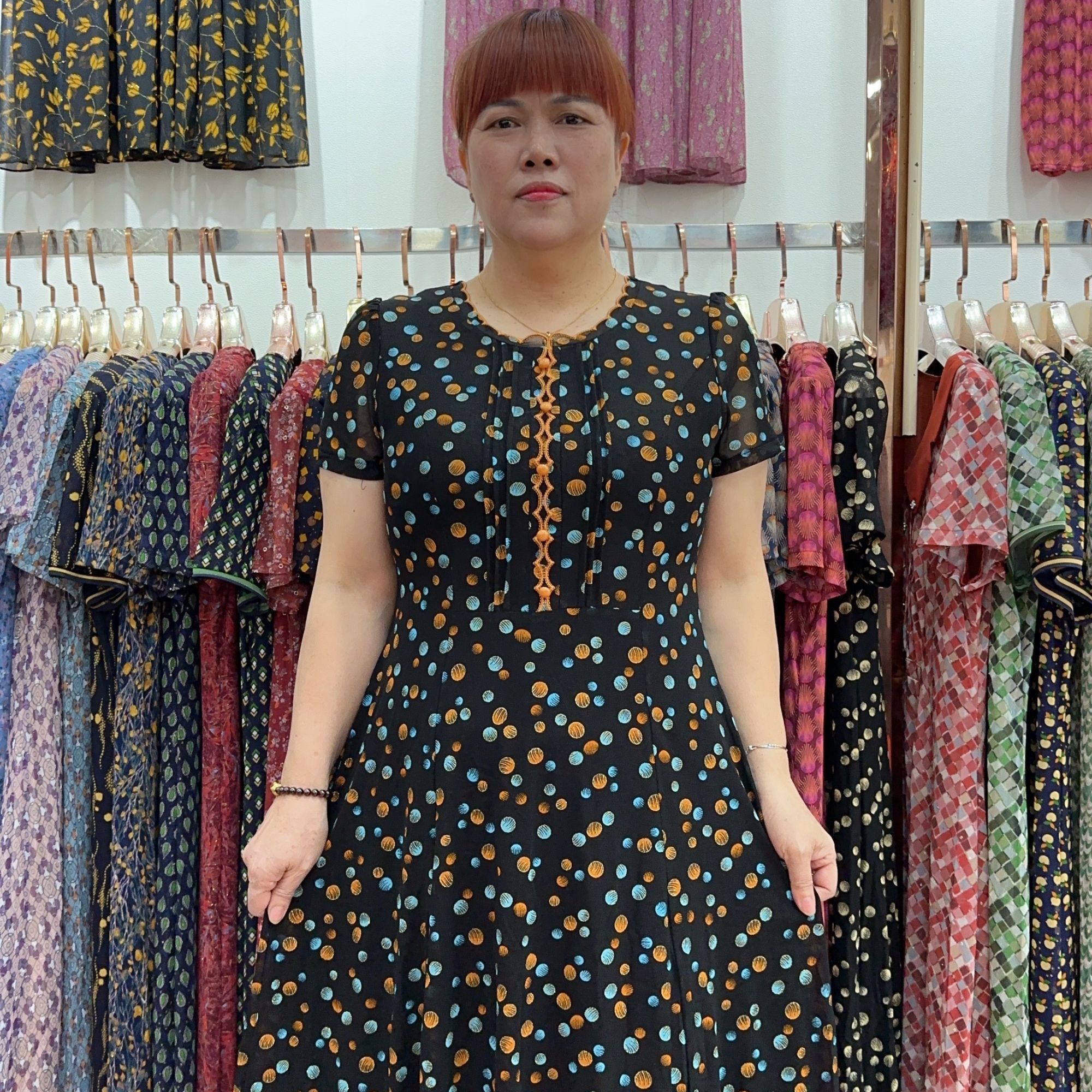 2025新款夏季中老年妈妈连衣裙休闲时尚显瘦气质中年妈妈连衣裙