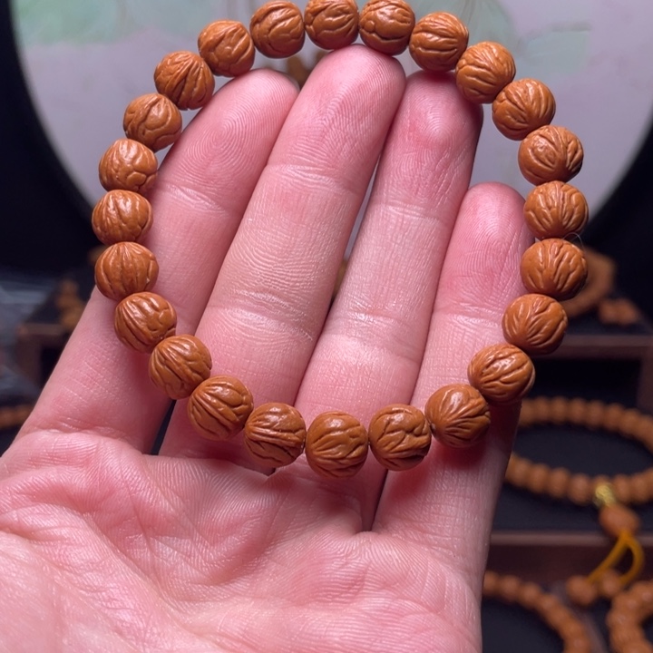 赞***者桃核手串10玉龙脊手串