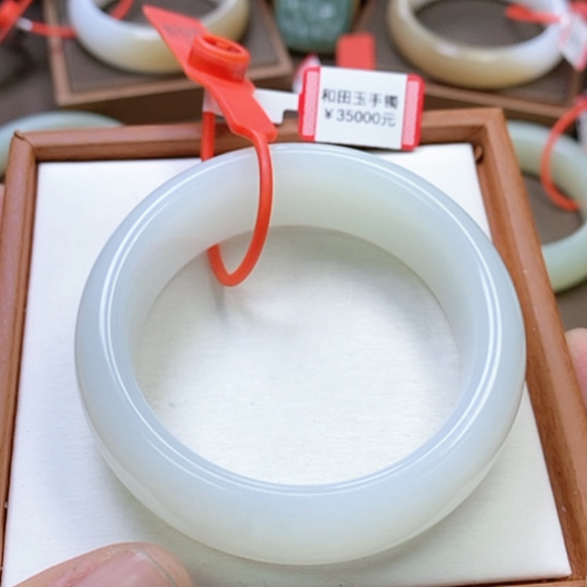 【闪购商品】未镶嵌手镯和田玉若*