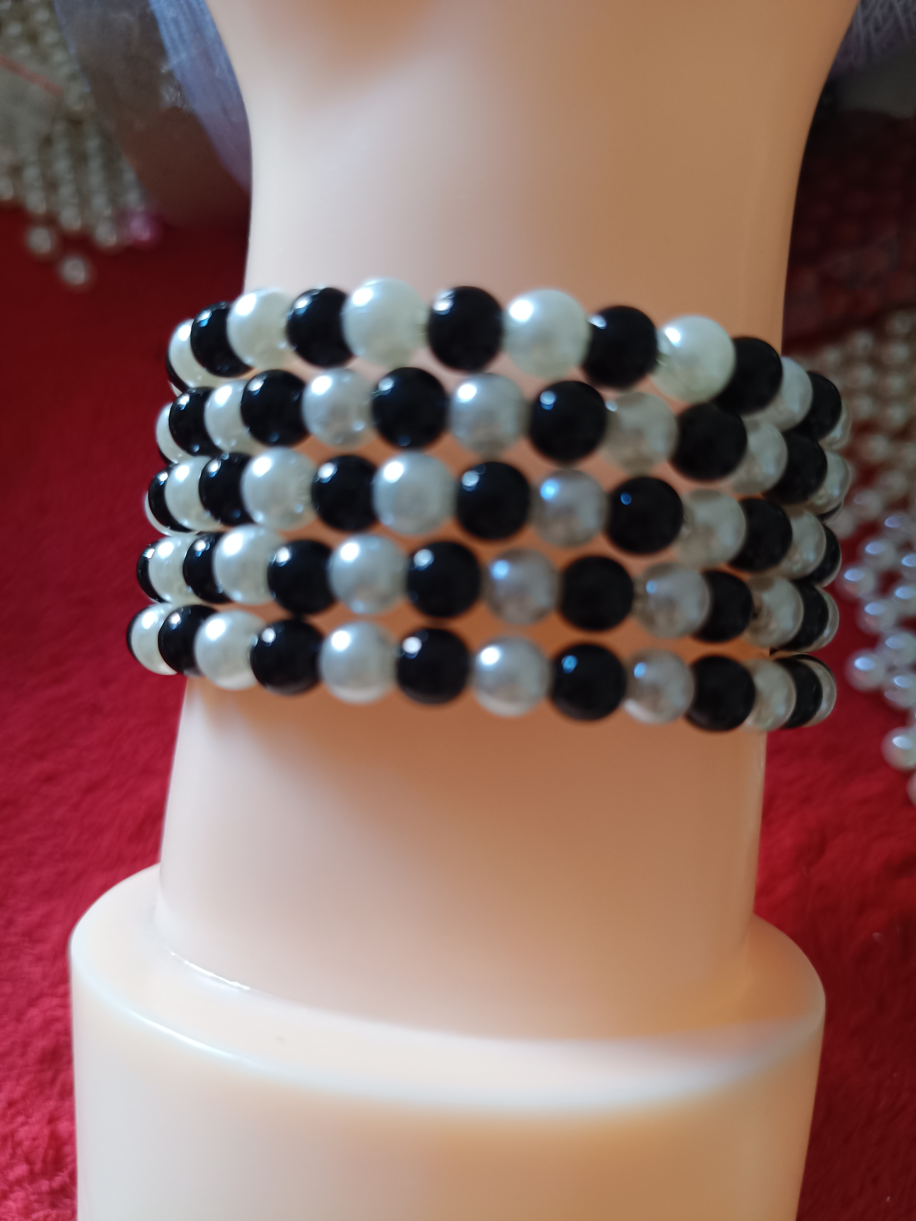 钛钢仿珍珠手镯 复古钢圈民族风手环，高雅端庄优雅气质。