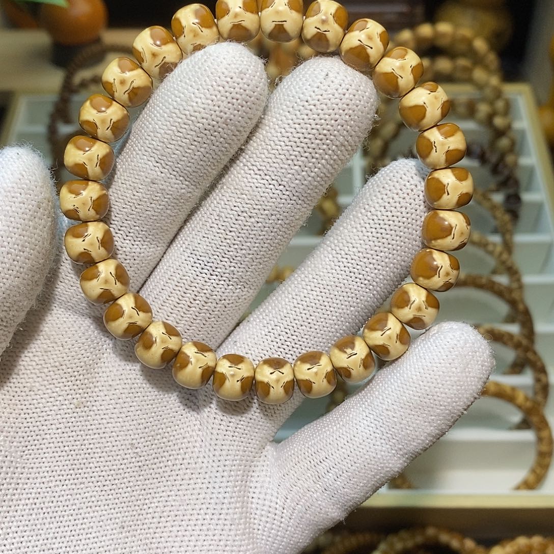 N***O手串紫金鼠9.2三花熊猫鬼脸