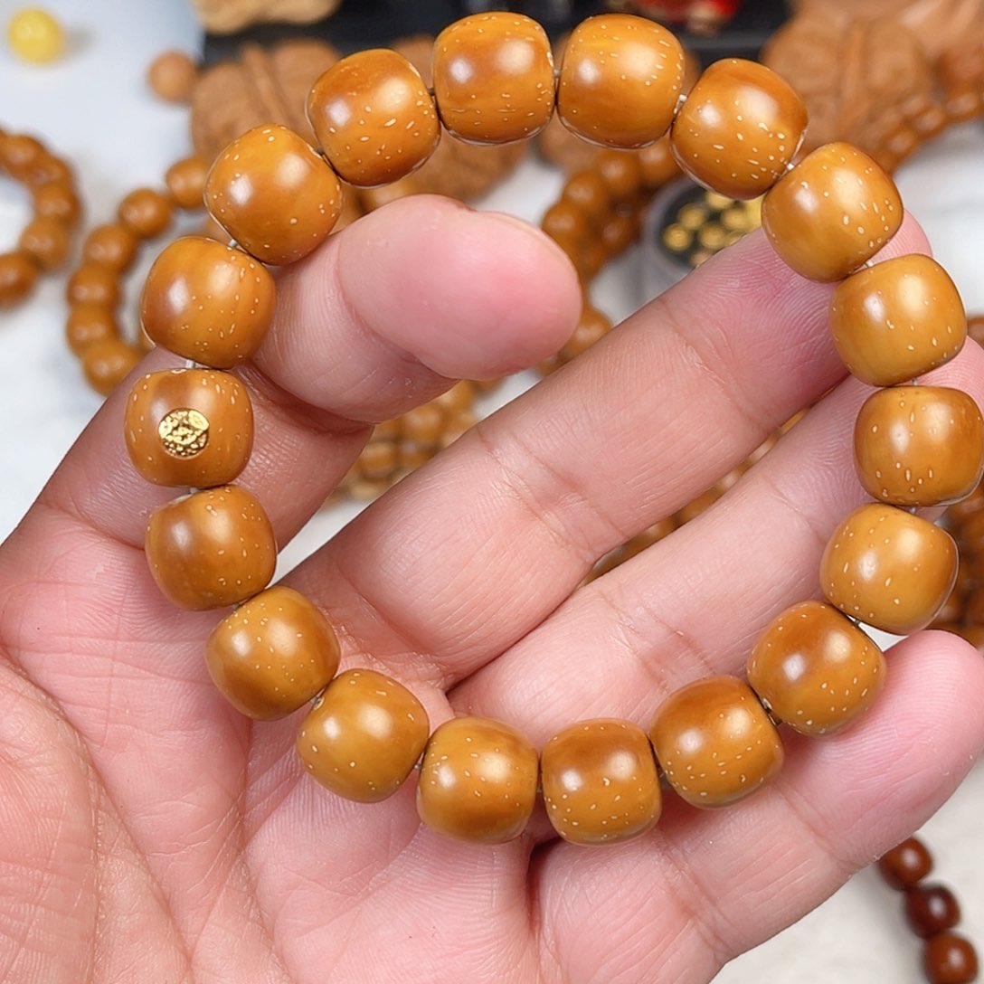 紫金鼠手串半实心，黄金金