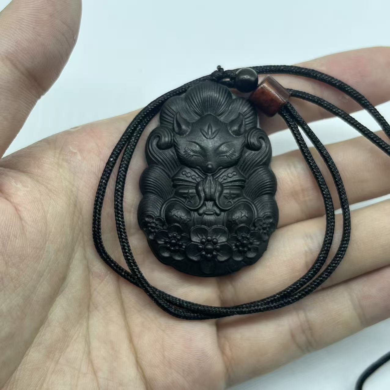 檀香木雕刻九尾狐卡3.5*5脖挂无礼盒 509