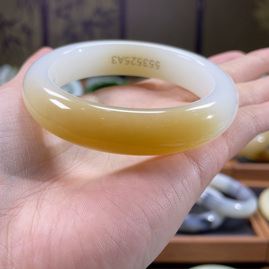 和田玉未镶嵌手镯55圈