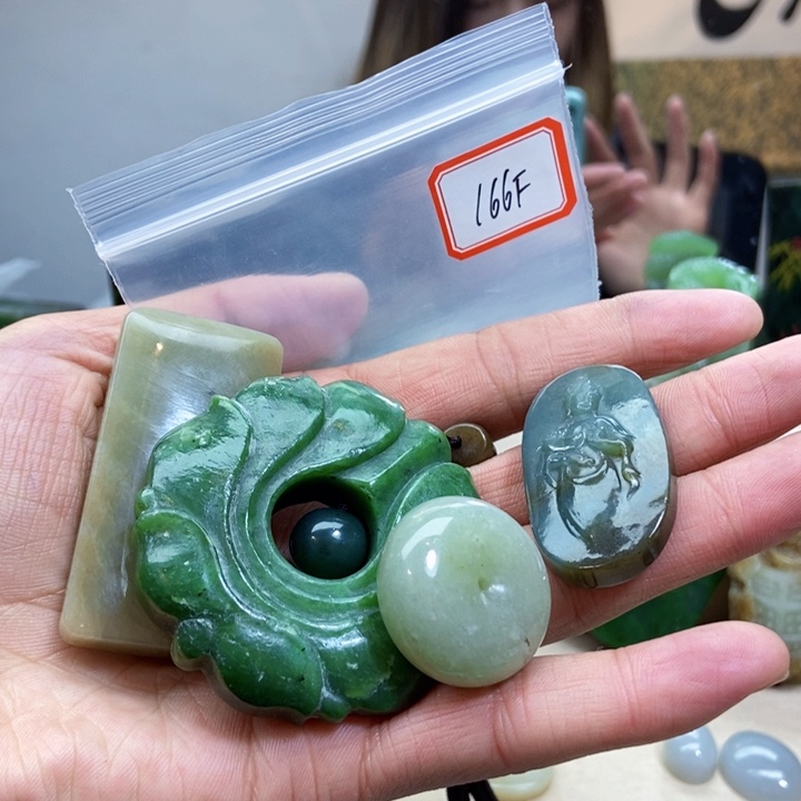 未镶嵌和田玉挂件