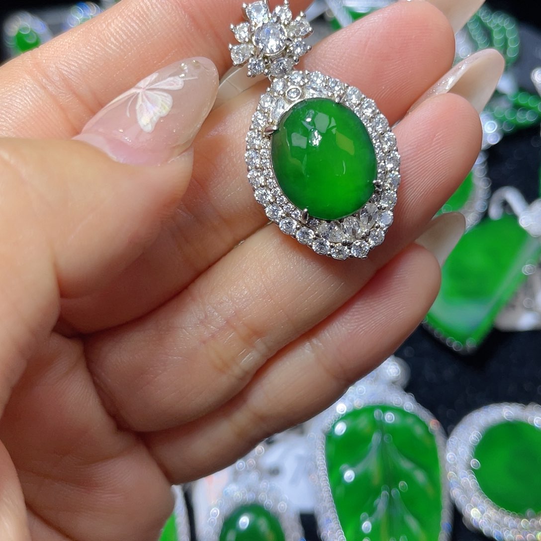 翡翠颈饰银S925镶嵌翡翠