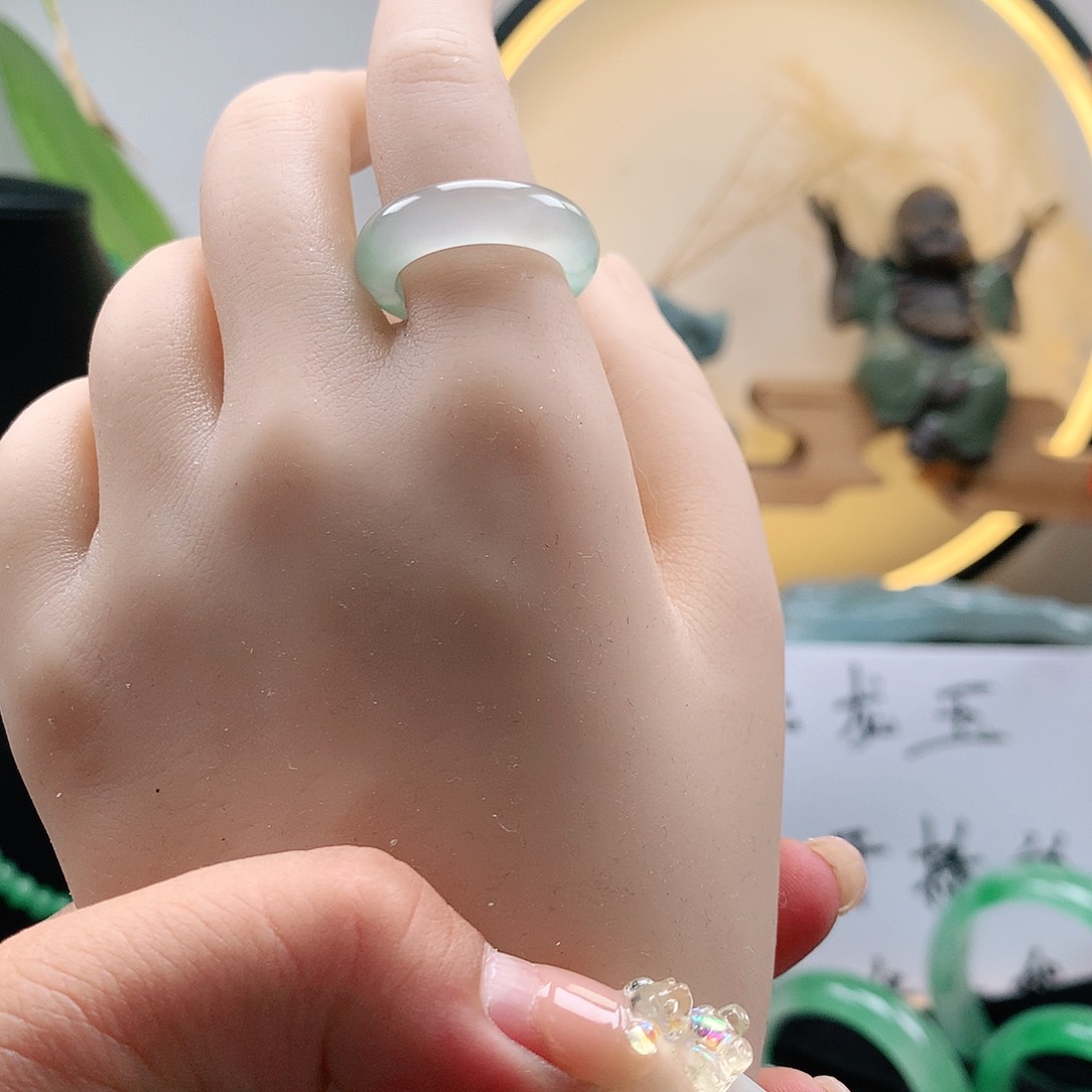 石英质玉戒指未镶嵌草***酱