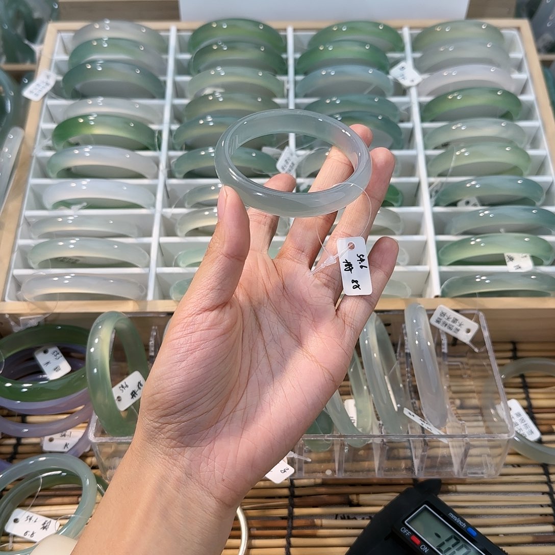 玛瑙/玉髓未镶嵌手镯圈口54.6