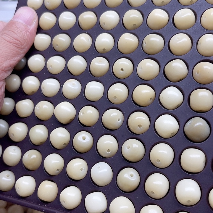 白玉菩提吊坠瑕疵12-11奶黄桶珠50颗卡灯牌宠60颗