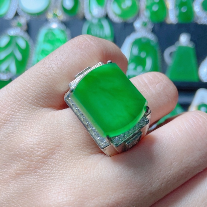 翡翠颈饰未镶嵌162528。 