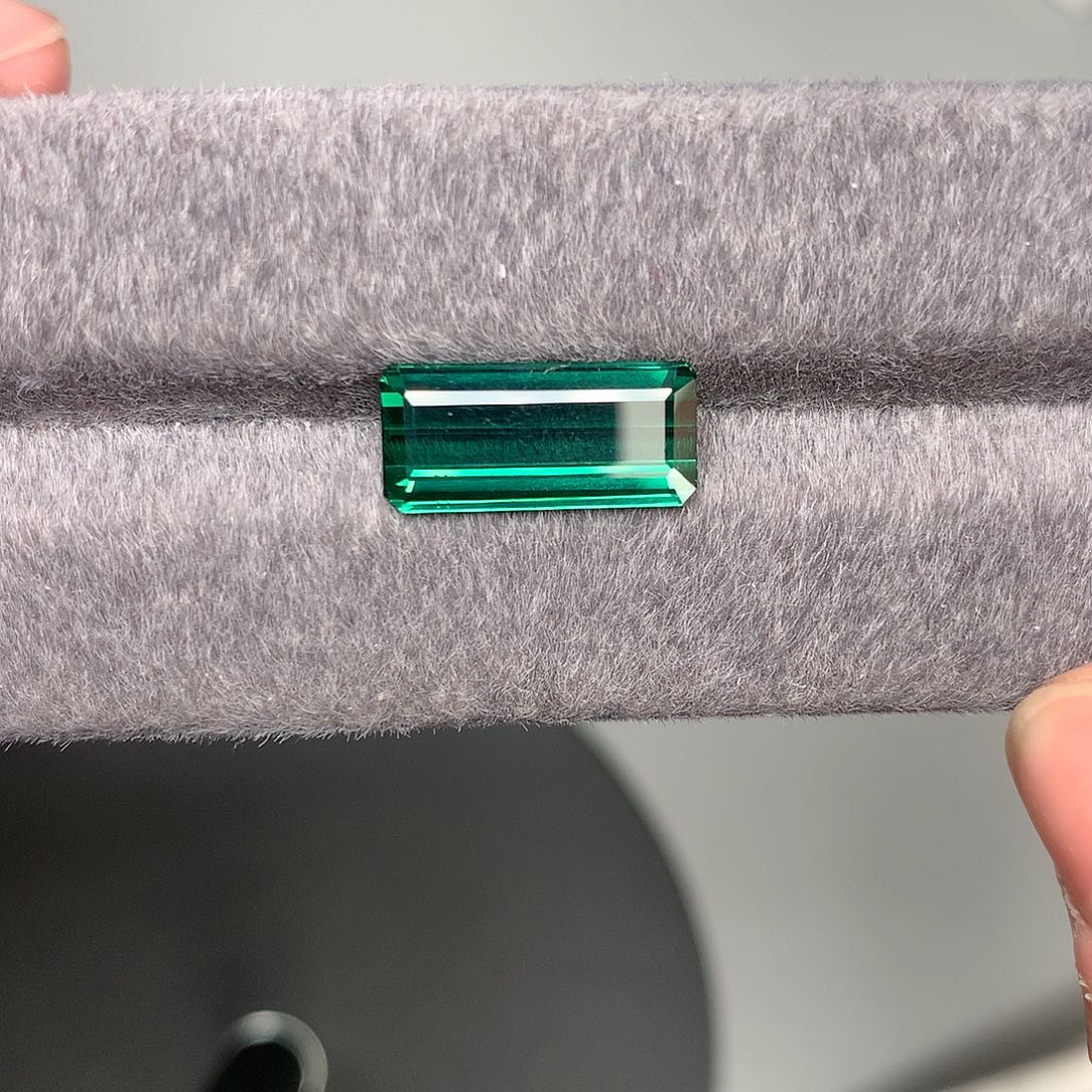 碧玺珠宝奇石未镶嵌电光绿碧玺5.48克拉未镶嵌