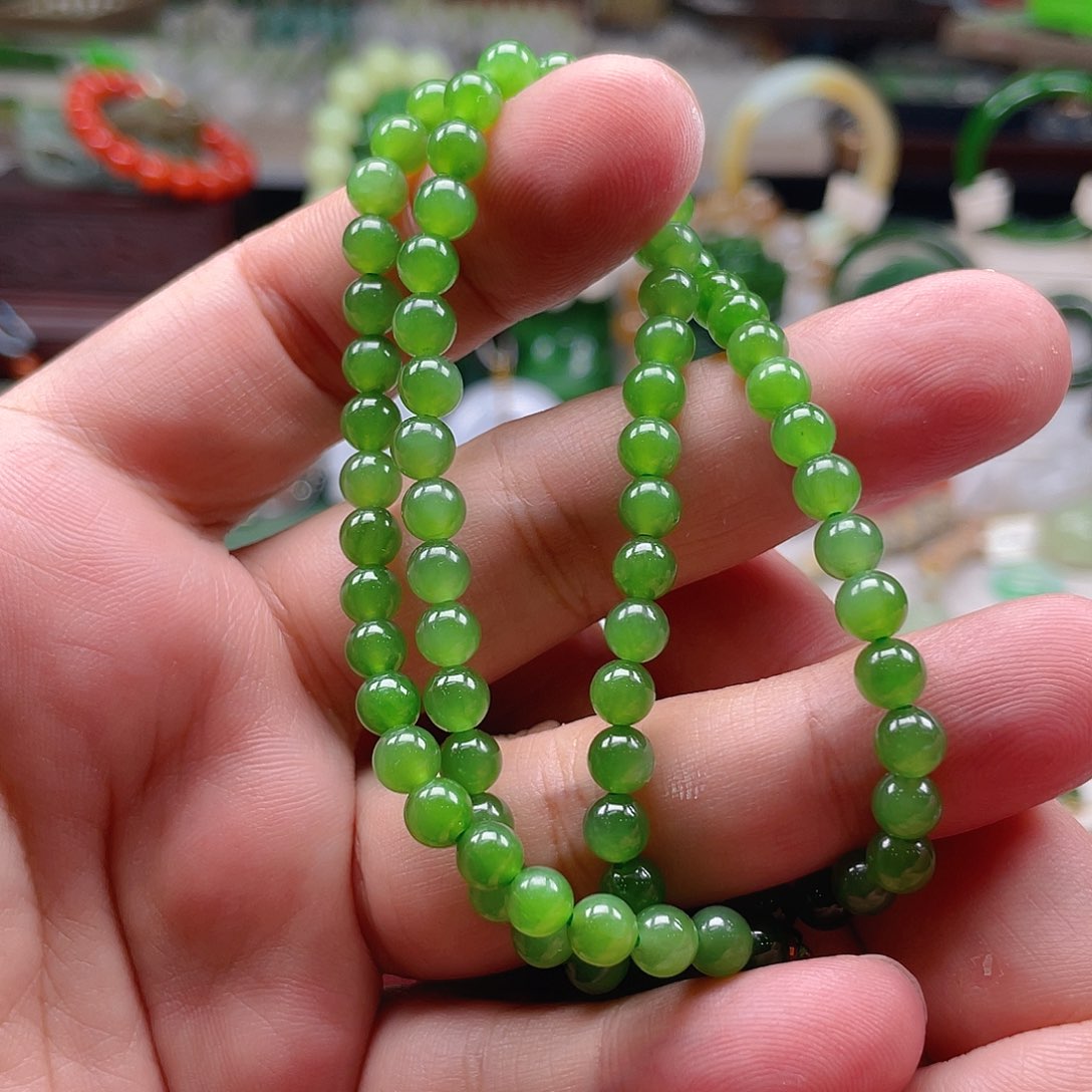 颈饰未镶嵌和田玉（碧玉）