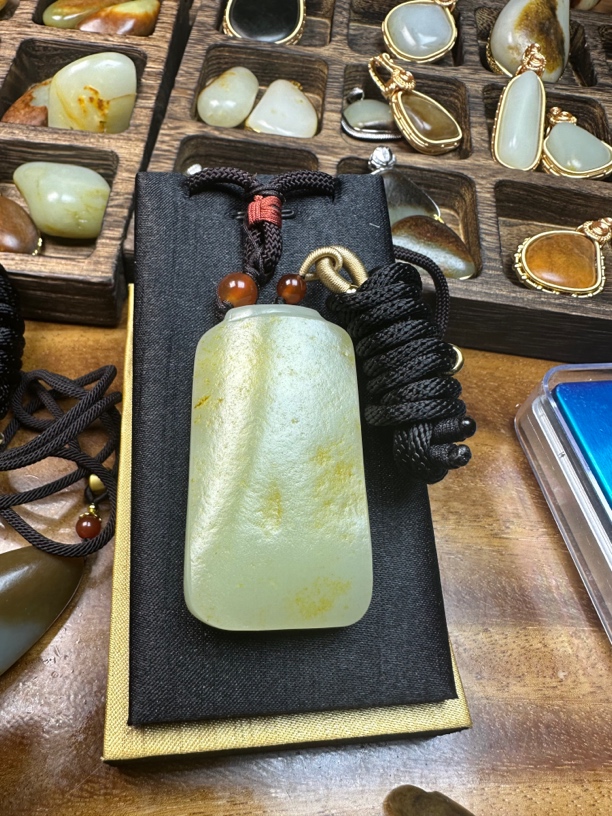 和田玉真皮真籽平安无事牌59.2克