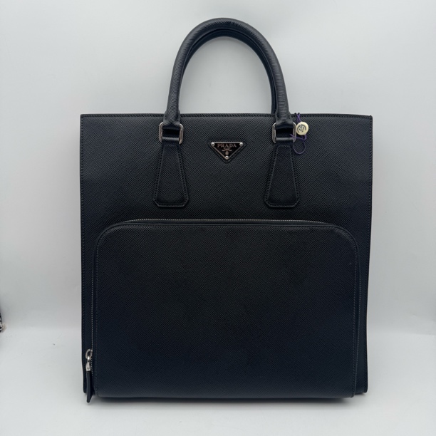 95新 Prada/普拉达 97新黑色十字纹手提包2789