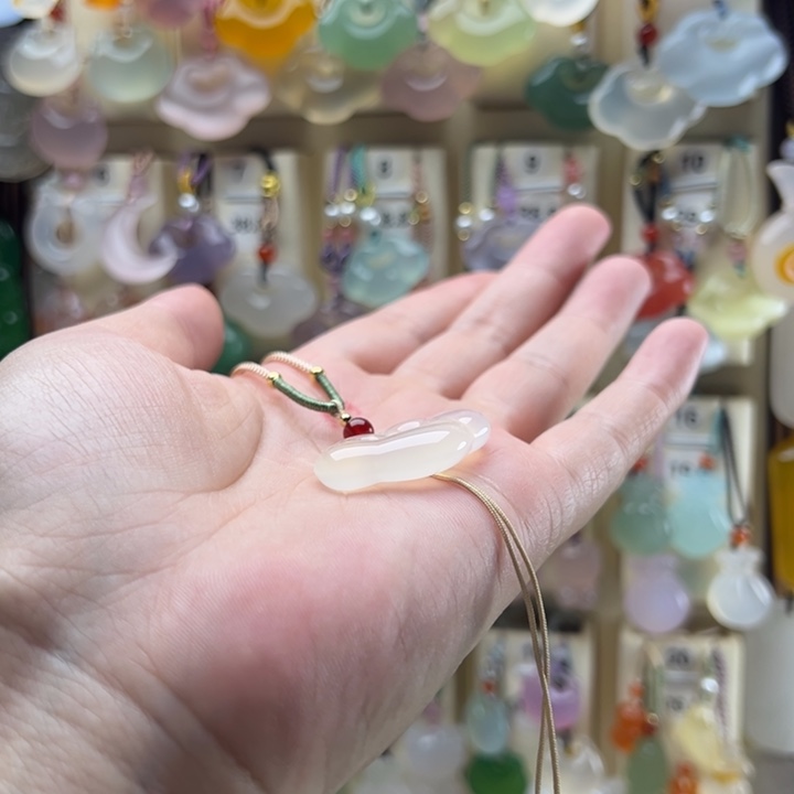 陈***计玛瑙/玉髓未镶嵌颈饰