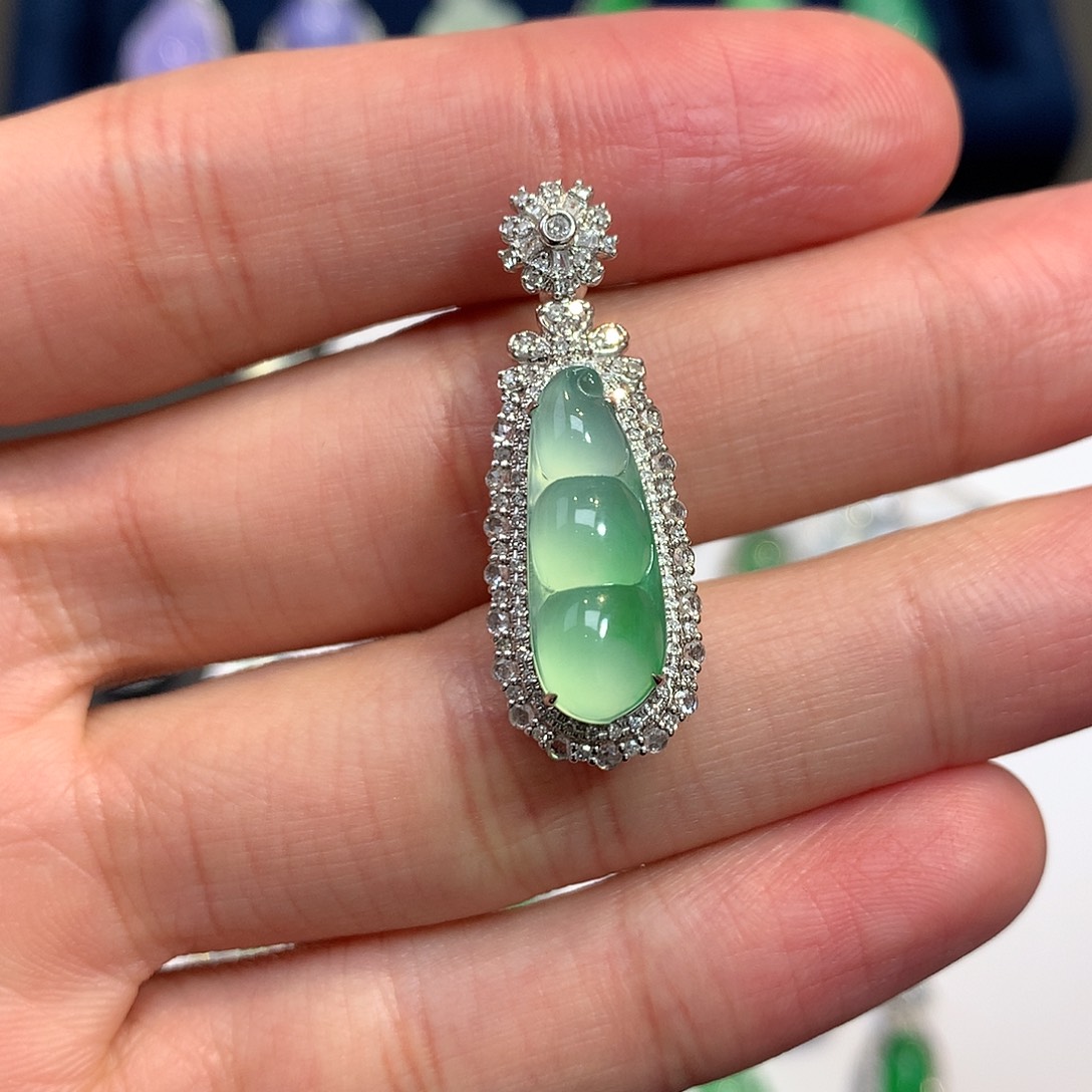 翡翠吊坠(不含链)18K金镶嵌