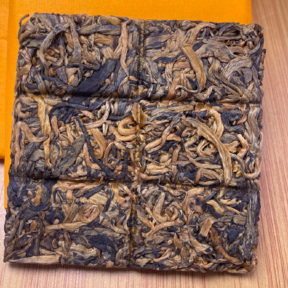 茗世推荐～云南腾冲2023年头春古树，蜜香金丝红茶片，