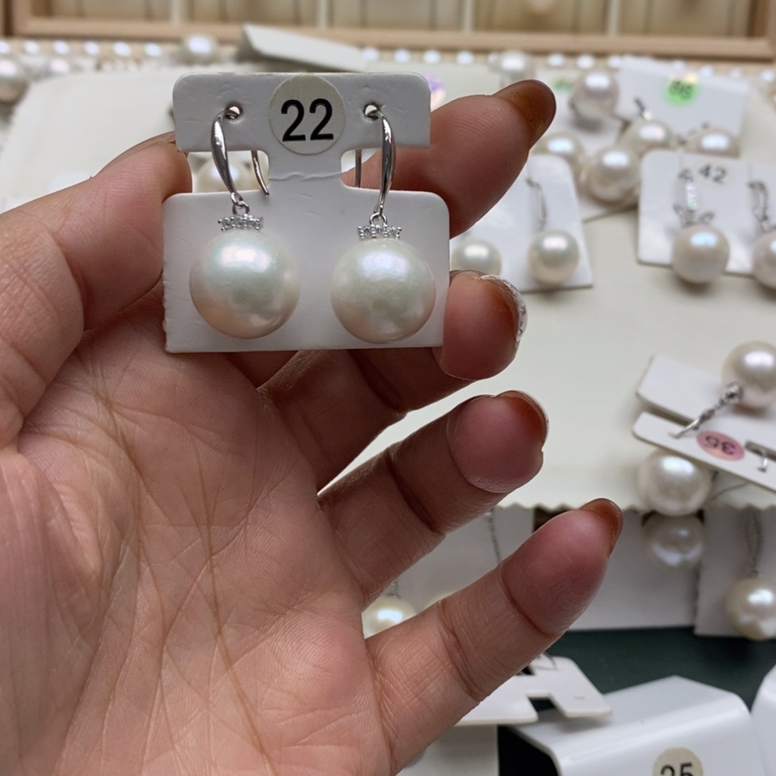 筱***儞淡水珍珠银S925镶嵌颈饰