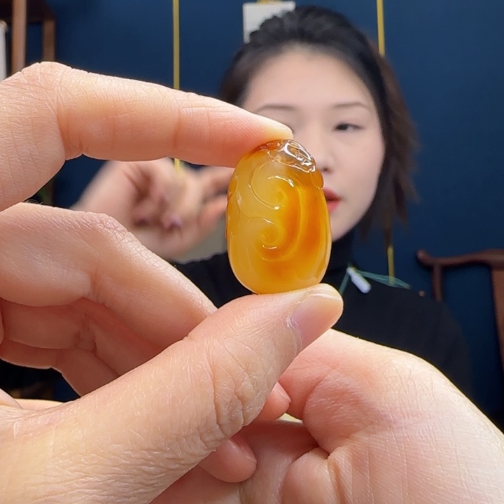 蜜蜡吊坠(赠链)未镶嵌