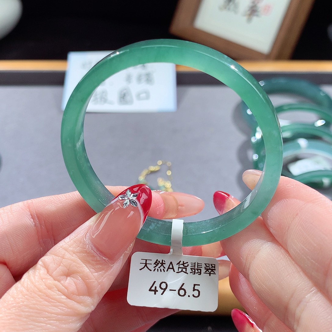 翡翠手镯（圆镯）未镶嵌