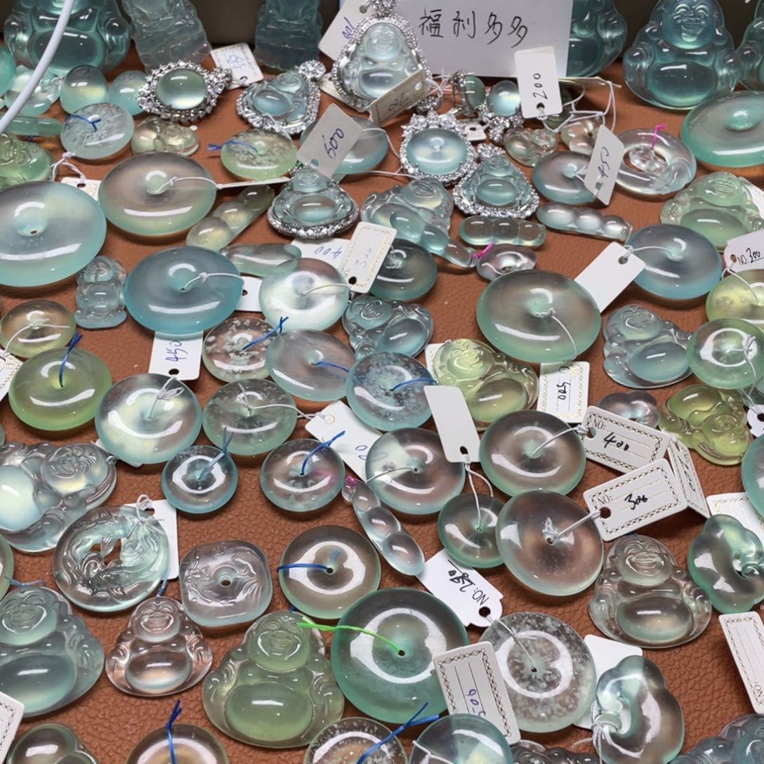 违***7蛇纹石玉未镶嵌颈饰