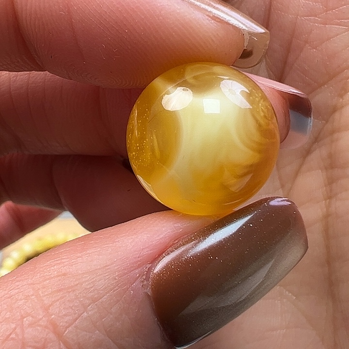 蜜蜡未镶嵌珠宝奇石