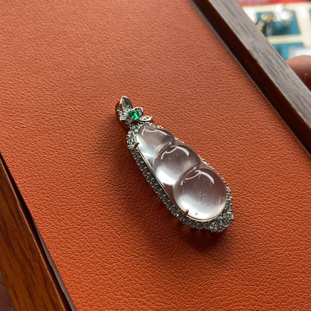 石英质玉颈饰银S925镶嵌?**子