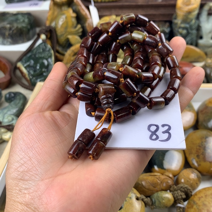 梦***影岫岩河磨玉（透闪石质玉）未镶嵌珠宝奇石