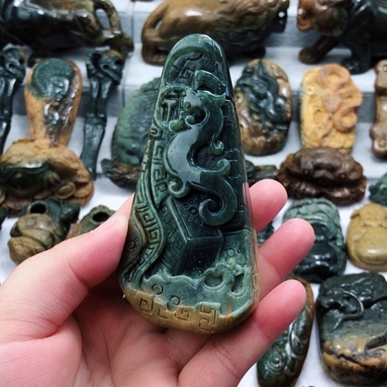 岫岩河磨玉（透闪石质玉）把件未镶嵌