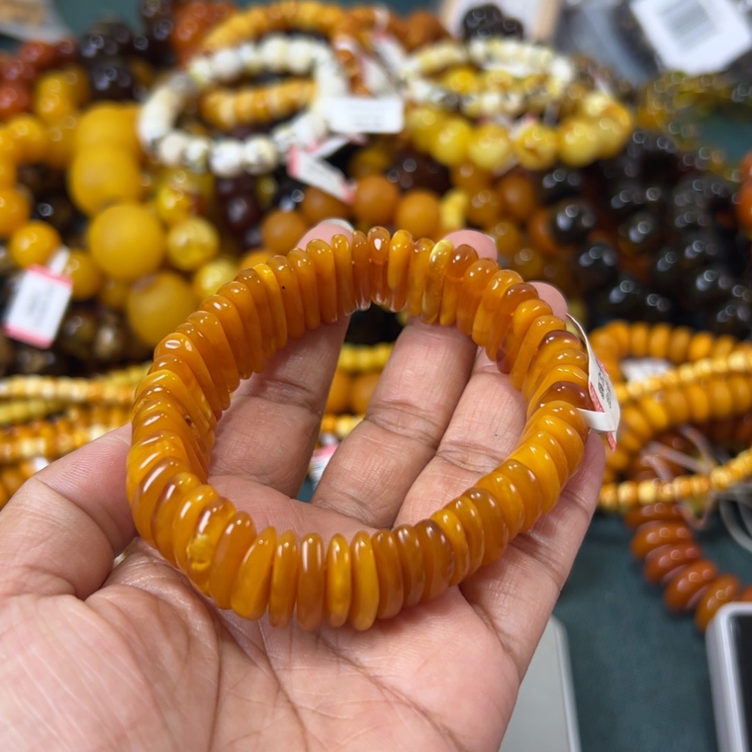 未镶嵌琥珀珠宝奇石250