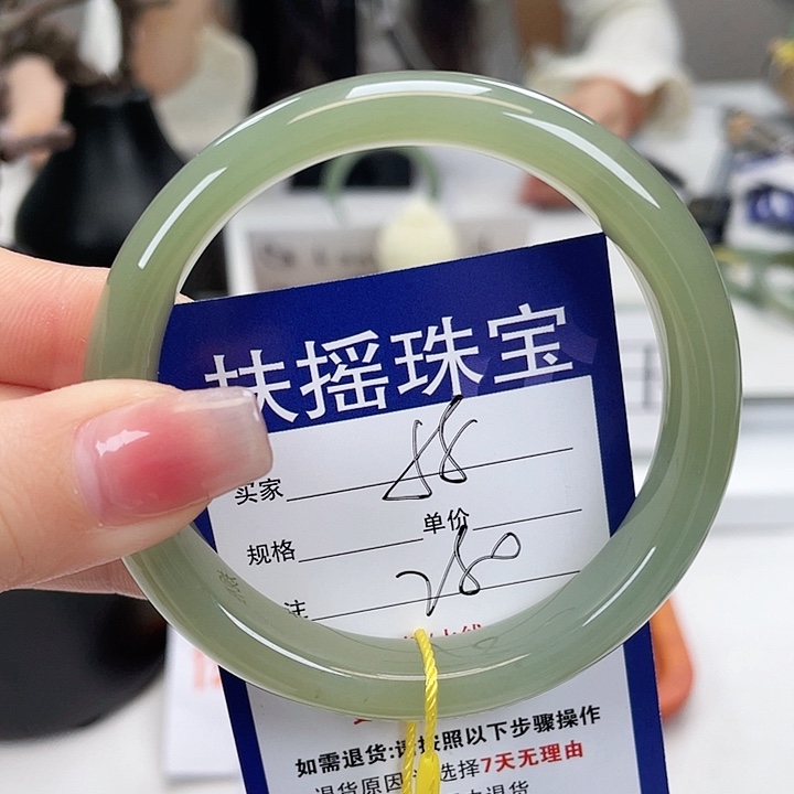 和田玉手镯未镶嵌