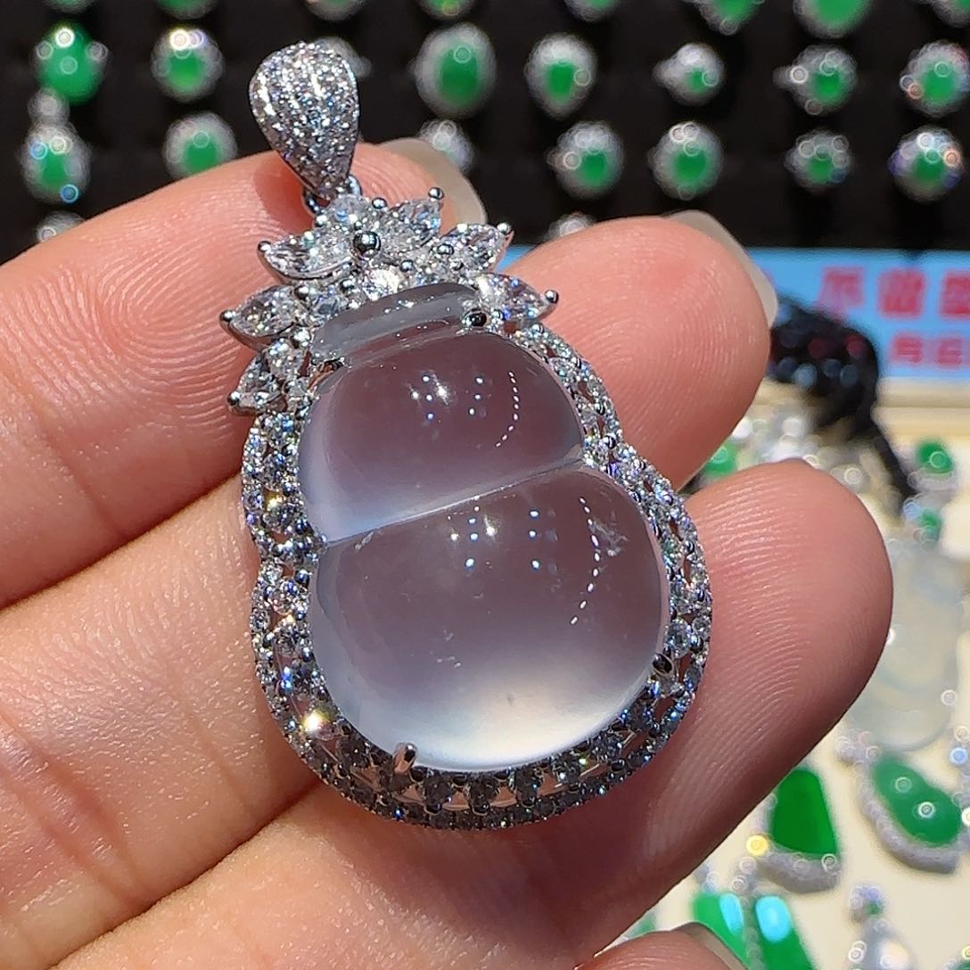 翡翠吊坠(不含链)18K金镶嵌葫芦