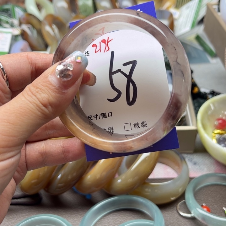 石英质玉手镯未镶嵌