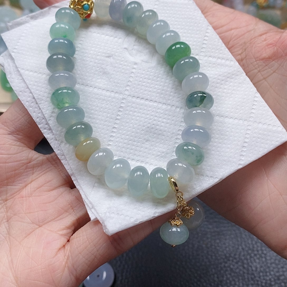 翡翠颈饰未镶嵌欢**t闪