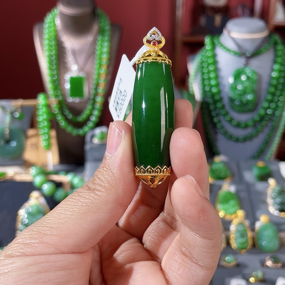 和田玉（碧玉）18K金镶嵌颈饰