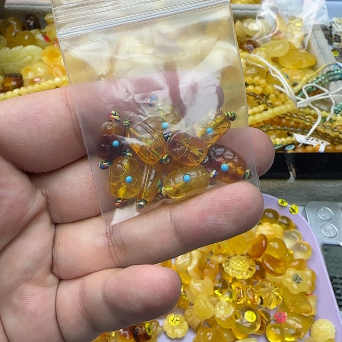 琥珀未镶嵌裸石随机一个小龟壳