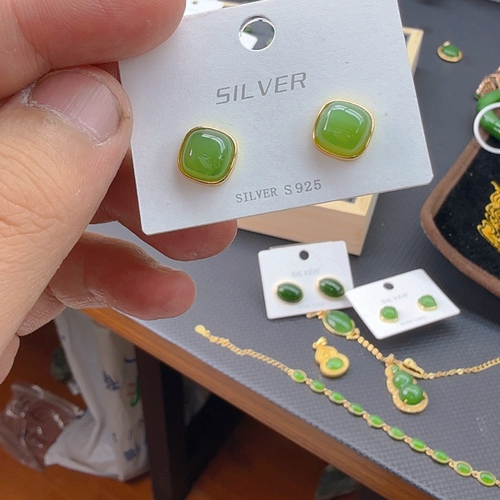 和田玉（碧玉）耳饰银S925镀金镶嵌