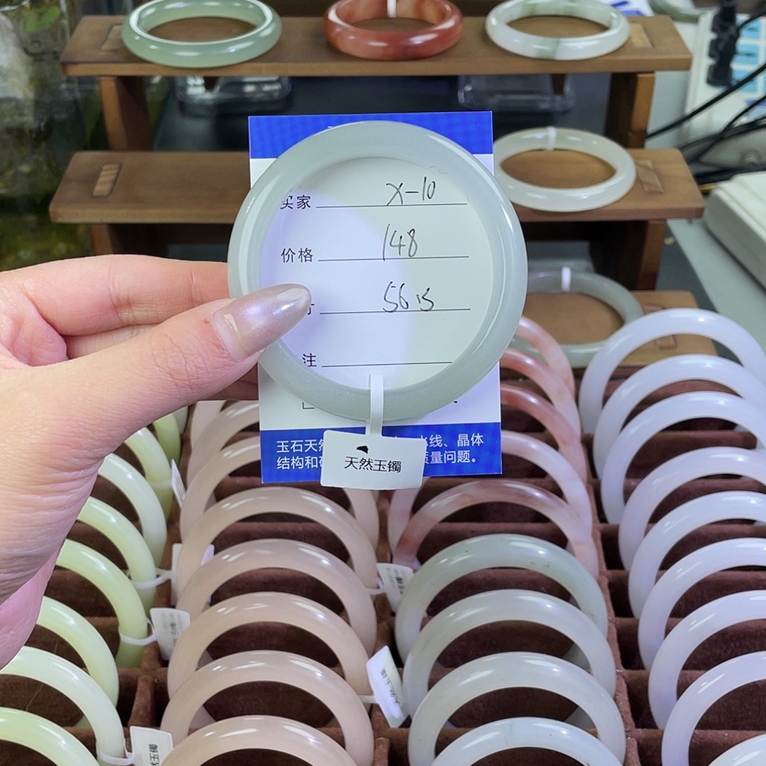 不***.玛瑙/玉髓未镶嵌手镯