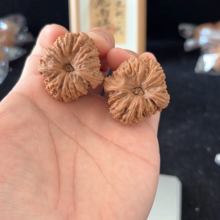 文玩核桃吊坠猛****腿南将