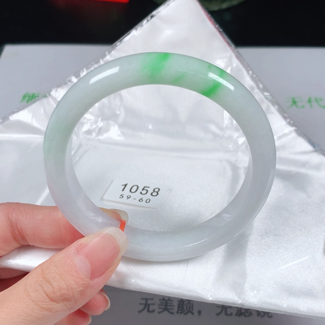 翡翠手镯未镶嵌59圈
