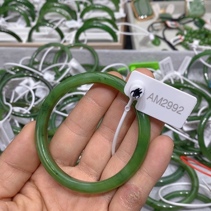 和田玉（碧玉）手镯未镶嵌走***光