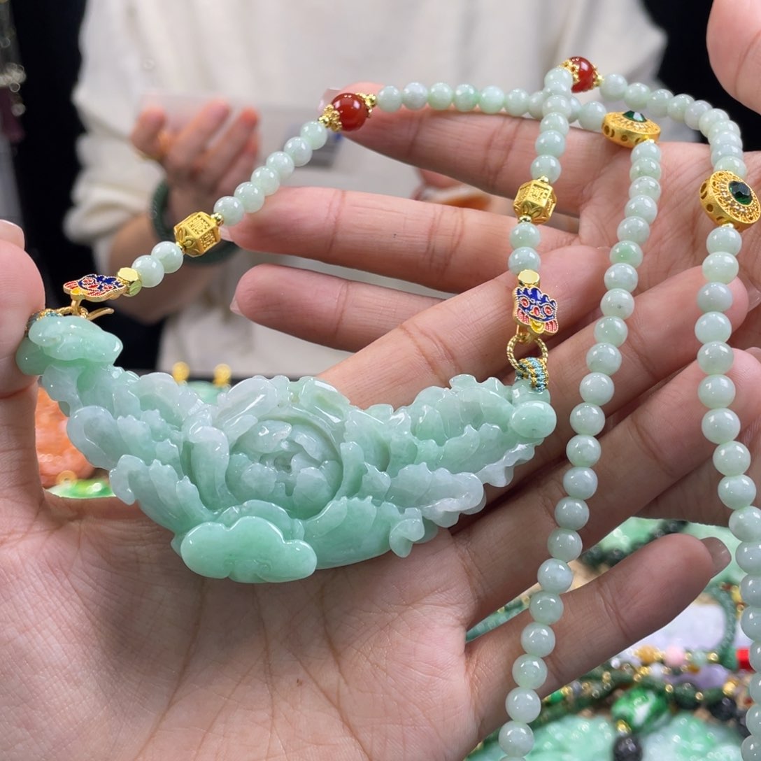 翡翠颈饰未镶嵌代编织