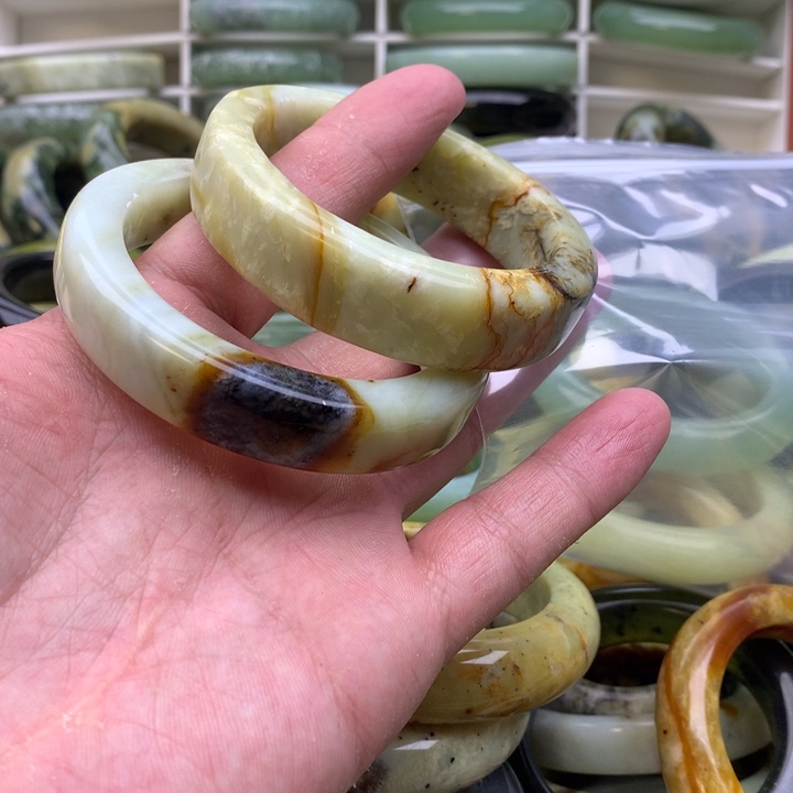 水****蛇纹石玉未镶嵌岫玉