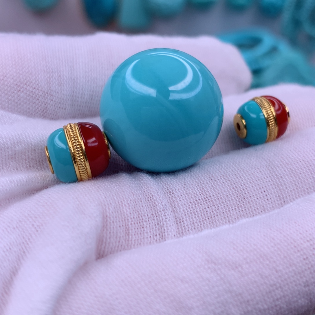 绿松石挂件18K金镶嵌牛*妈